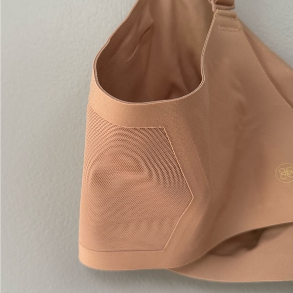 Honeylove CrossOver Bra in Sand - 38D/DD(E) - Picture 7 of 10